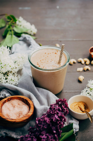 Maca caramel frap (healthy delicious + #vegan!)