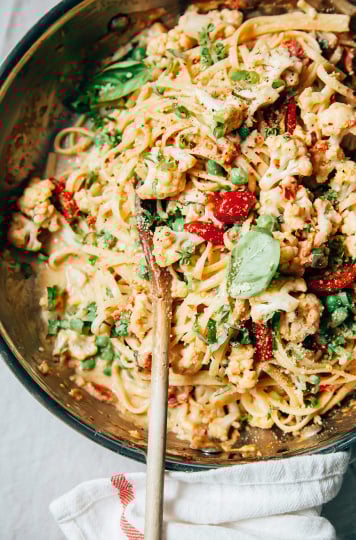 Super Creamy Cauliflower Pasta with Garlic and Roasted Tomatoes (vegan!) - The First Mess