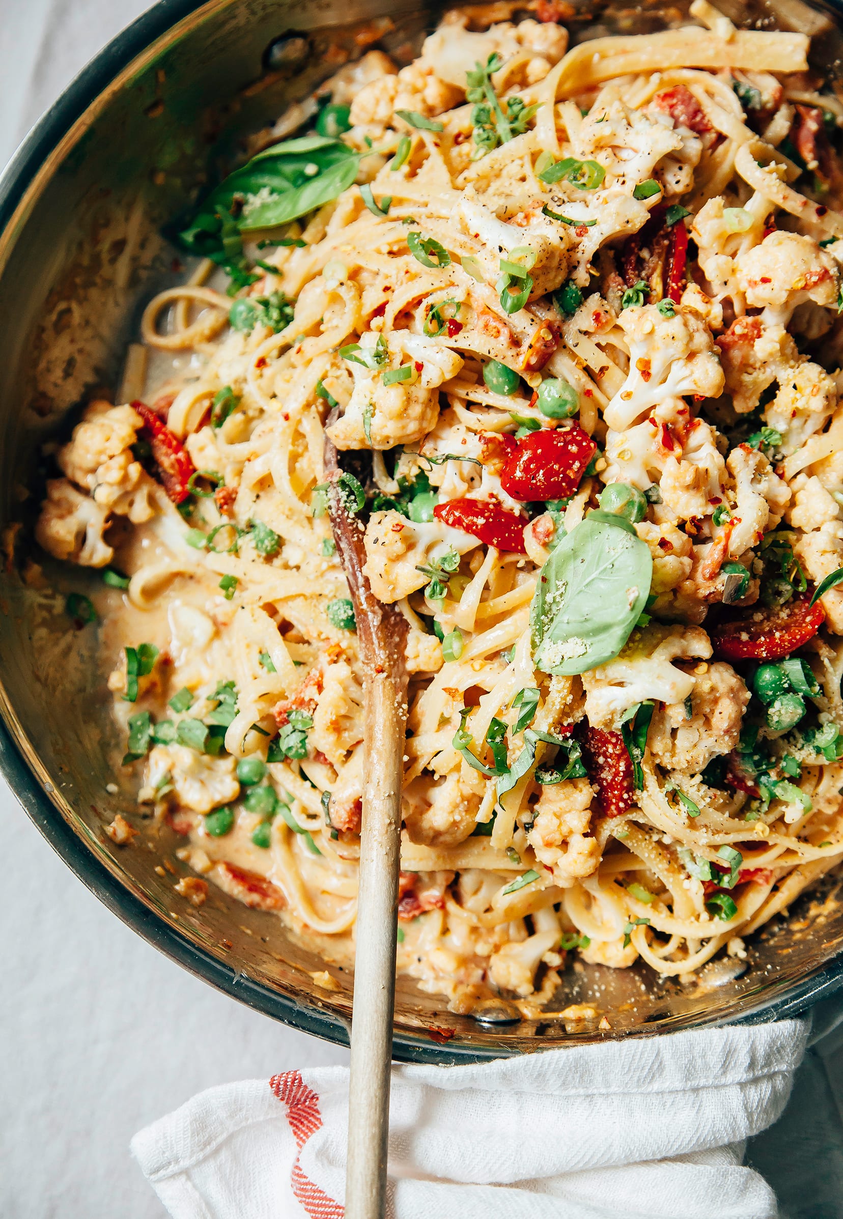 Super Creamy Cauliflower Pasta with Garlic and Roasted Tomatoes (vegan!) - The First Mess
