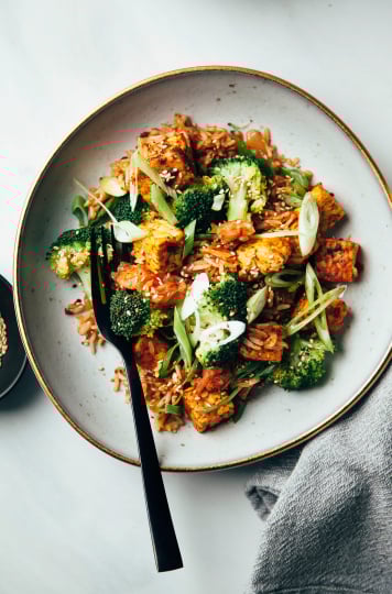 KIMCHI FRIED RICE WITH SMOKY TEMPEH & BROCCOLI - The First Mess