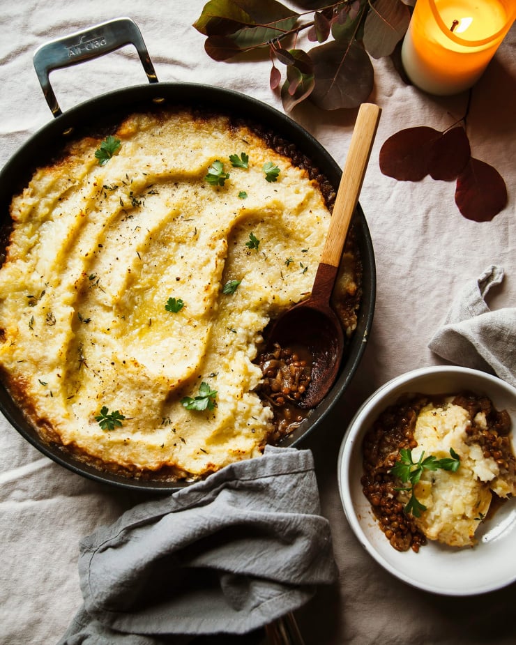 Overhead shot of a French onion shepherd’s pie in a skillet.
