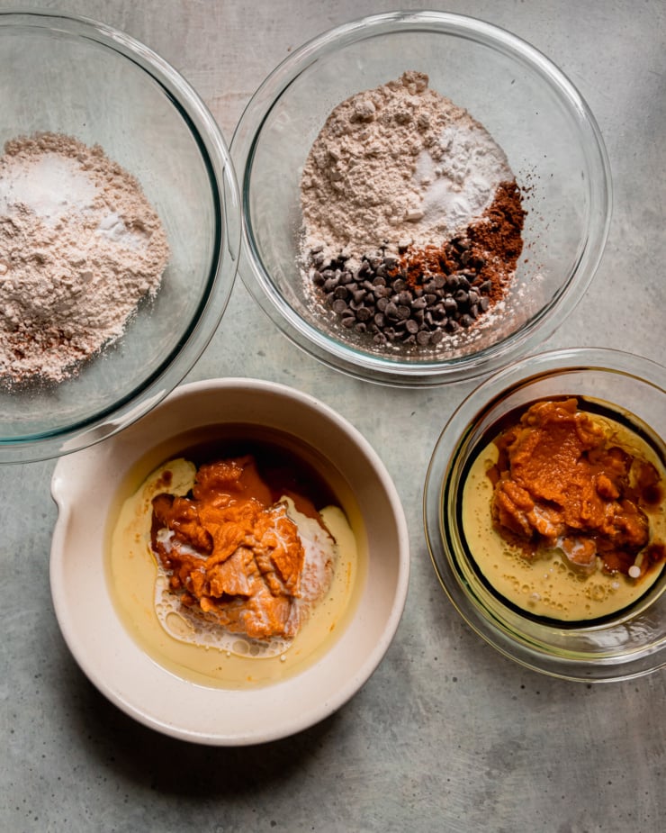 4 bowls show two with dry ingredients and two with wet ingredients for two types of batter.